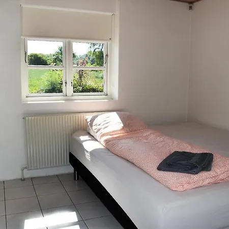 Wonderful 3 Bedroom House For 6 Persons Near - Free Parking דירה *