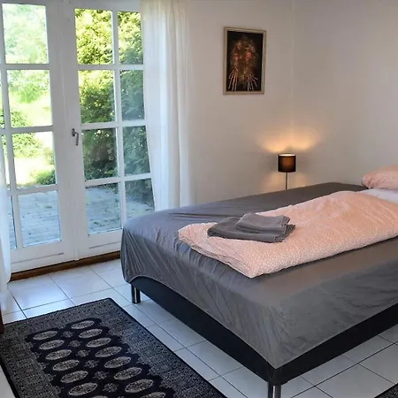 Wonderful 3 Bedroom House For 6 Persons Near - Free Parking *