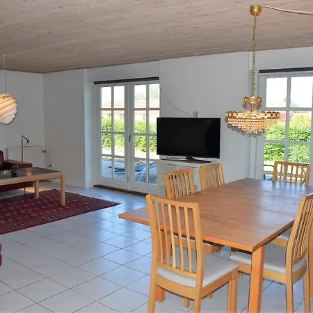 Wonderful 3 Bedroom House For 6 Persons Near - Free Parking *