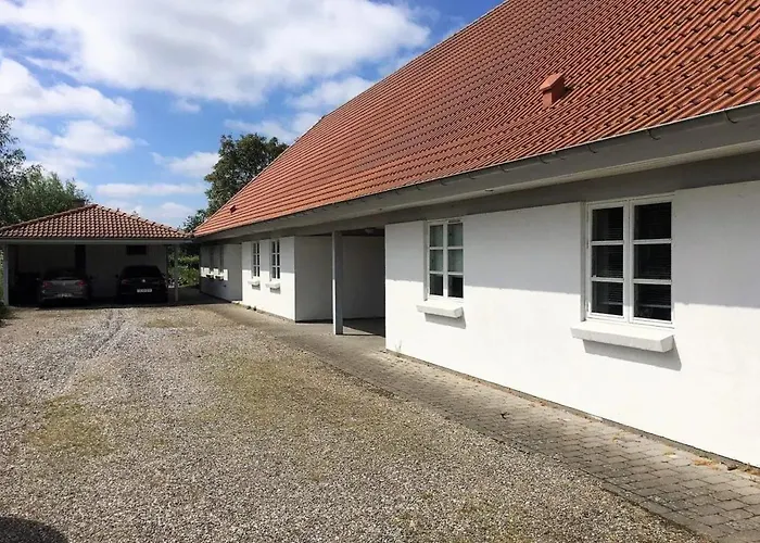 Wonderful 3 Bedroom House For 6 Persons Near - Free Parking Apartment