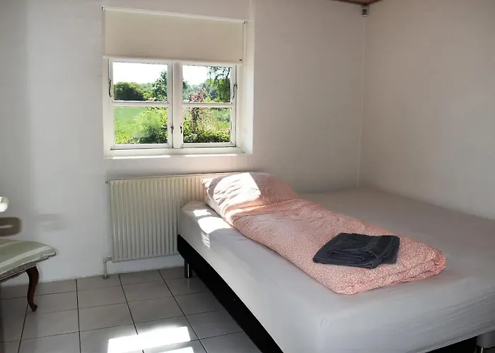 Wonderful 3 Bedroom House For 6 Persons Near - Free Parking Apartment *